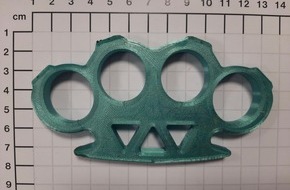 Bundespolizeidirektion Sankt Augustin: BPOL NRW: Im Socken versteckt - Bundespolizei findet Schlagring