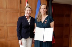 Bundesverband Nachhaltige Wirtschaft e.V.: Bundesverdienstkreuz für BNW-Geschäftsführerin Dr. Katharina Reuter - persönliche Ehre und Erfolgsstory für Nachhaltigkeit
