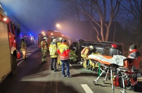 Polizeiinspektion Stade: POL-STD: Unfall im dichten Nebel - 73-jährige Autofahrerin in Stade verletzt