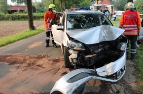 Polizei Minden-Lübbecke: POL-MI: Autofahrerin kollidiert mit Baum