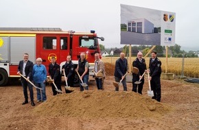 Feuerwehr Dörentrup: FW Dörentrup: Erster Spatenstich für neues Feuerwehrgerätehaus in Dörentrup- Wendlinghausen / Fertigstellung noch in diesem Jahr geplant