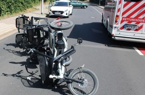 Polizei D&uuml;ren: POL-DN: Drei Leichtverletzte bei Unfall mit E-Parallel-Tandem