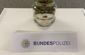 Bundespolizeidirektion Sankt Augustin: BPOL NRW: Das sind keine Himbeeren - Bundespolizei findet Drogen mit ungewöhnlicher Verpackung