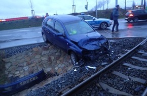 Polizeipräsidium Mainz: POL-PPMZ: Aus Schreck gegen Straßenbahn gefahren