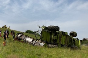 Polizeipräsidium Südhessen: POL-DA: Birkenau-Hornbach: Mähdrescher überschlägt sich mehrfach/Rettungshubschrauber im Einsatz