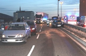 Polizeipräsidium Koblenz: POL-PPKO: Verkehrsunfall mit drei schwerverletzen Personen, davon ein 5 Monate alter Säugling