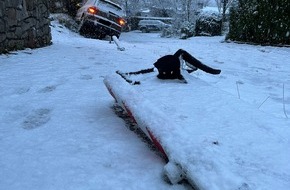 Feuerwehr Wetter (Ruhr): FW-EN: Erster Schnee beschert Feuerwehr Wetter drei Einsätze -Zwei Verkehrsunfälle zeitgleich-