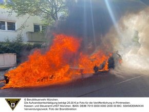 FW-M: Mehrere Pkw nach Brand komplett zerstört (Moosach)