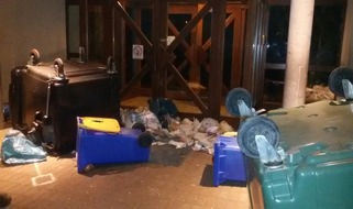 Polizeidirektion Landau: POL-PDLD: Mülleimer umgeworfen und Türen beschädigt