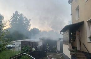 Feuerwehr Dortmund: FW-DO: Garage, Gartenhaus und Motorräder werden Opfer der Flammen in Dortmund Groppenbruch