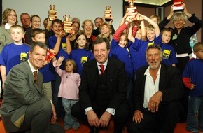 Intersnack Knabber-Gebäck GmbH & Co. KG: "Der Deutsche Vorlesepreis 2006" würdigt Ehrenamtliche aus ganz Deutschland - Christian Brückner erhält den ersten "Lesewerk-Preis"