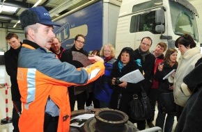 Alpen-Initiative: Europa besucht das Lastwagenkontrollzentrum Ripshausen in Uri