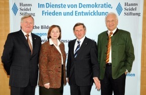 Hanns-Seidel-Stiftung e.V.: Wiederwahl: Hans Zehetmair führt Hanns-Seidel-Stiftung weitere vier Jahre