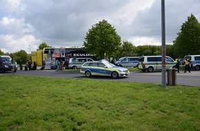 Polizeiinspektion Hildesheim: POL-HI: Bekämpfung der Wohnungseinbruchskriminalität; direktionsweite Kontrollmaßnahmen mit mehr als 180 Einsatzkräften - Kontrollen des gewerblichen Personenbeförderungsverkehrs