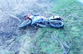 Polizeiinspektion Cuxhaven: POL-CUX: Schwerer Verkehrsunfall - junger Motorradfahrer wird schwer verletzt und hat dabei Glück im Unglück (Lichtbilder in der Anlage)