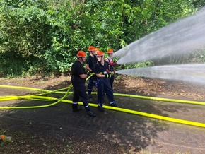 FW-AR: Jahresübung der Jugendfeuerwehr Arnsberg: Einsatz unter realistischen Bedingungen