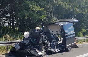 Feuerwehr Dorsten: FW-Dorsten: +++ Tödlicher Verkehrsunfall auf der Bundesautobahn 31 +++