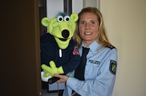 Polizei Paderborn: POL-PB: Neue Puppe unterstützt die Paderborner Polizei bei der Verkehrserziehung