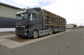 Autobahnpolizeiinspektion: API-TH: Überladener Holztransporter auf der A 9 am Hermsdorfer Kreuz gestoppt!