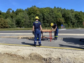 FW Konstanz: Gemeinsame Übung - Tiefbauunfall auf einer Baustelle