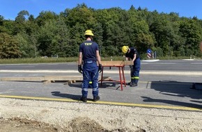 Feuerwehr Konstanz: FW Konstanz: Gemeinsame Übung - Tiefbauunfall auf einer Baustelle