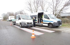 Polizei Mettmann: POL-ME: Polizei schickte Lkw auf die Waage - Langenfeld - 2303023