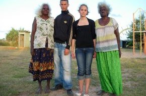 Kabel Eins: "Die strengsten Eltern der Welt" mit 4.000 Jahren Erfahrung: Dana aus Darmstadt und Samer aus Oggersheim fliegen zu den Aborigines (mit Bild)