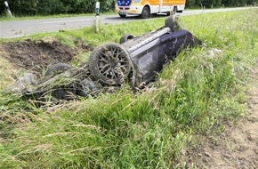 Polizei Coesfeld: POL-COE: Havixbeck, L874/ Auto überschlägt sich