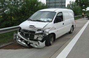 Polizeiinspektion Harburg: POL-WL: Verkehrsunfall auf der Autobahn 7 +++ Anhänger stürzt aufgrund mangelhafter Ladungssicherung um +++ Sperrung des rechten Fahrstreifens