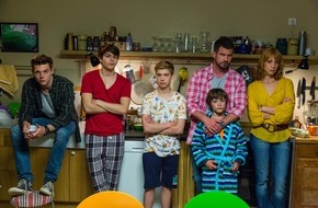 ZDF: ZDF-Serie "Herzensbrecher - Vater von vier Söhnen" mit zwölf neue Folgen / Pfarrer Andreas Tabarius gerät an seine Grenzen (FOTO)