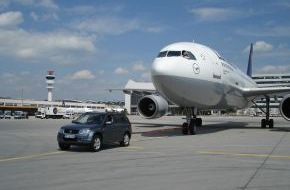 SUZUKI Deutschland GmbH: Suzuki Grand Vitara zieht 100-Tonnen-Airbus für "Galileo"