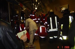 Feuerwehr Essen: FW-E: Person zwischen U-Bahn und Bahnsteig eingeklemmt