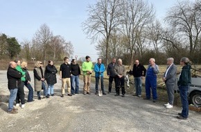 Erdgas S&uuml;dwest: Presseinformation: Neue B&auml;ume f&uuml;r Forst &ndash; Erdgas S&uuml;dwest im Einsatz f&uuml;r die Biodiversit&auml;t