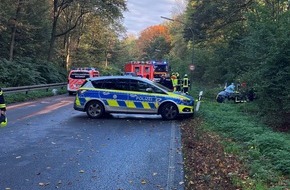 Feuerwehr Gelsenkirchen: FW-GE: Verkehrsunfall mit eingeklemmter Person in Gelsenkirchen Buer