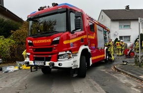 Freiwillige Feuerwehr Bad Salzuflen: FF Bad Salzuflen: Kellerbrand sorgt für Stromausfall in Lockhausen / Feuerwehr ist mit 30 Einsatzkräften im Zeisigweg vor Ort