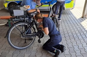 Polizeipräsidium Südhessen: POL-DA: Lampertheim: Polizei codiert 92 Fahrräder