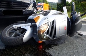 Polizei Minden-Lübbecke: POL-MI: Rollerfahrer (57) von Auto erfasst