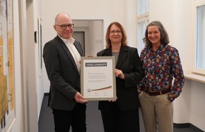 Leibniz-Institut für Bildungsverläufe: Bamberger Leibniz-Institut als chancengerechter Arbeitgeber mit Total E-Quality-Prädikat ausgezeichnet