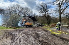 Feuerwehr Gelsenkirchen: FW-GE: Schlussmeldung zum Strohballenbrand in Gelsenkirchen-Scholven