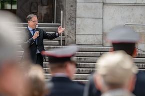 FW Stuttgart: Vorstellung einer neuen Designlinie für die Feuerwehr Stuttgart