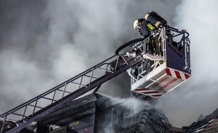Feuerwehr Bochum: FW-BO: Brand in einem Mehrfamilienhaus in Bochum-Werne im Rixenburgweg