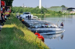 Feuerwehr Datteln: FW Datteln: Sondereinheit Wasser der Feuerwehr Datteln unterstützt bei Schiffshavarie in Castrop-Rauxel