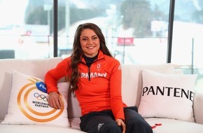 Procter & Gamble Germany GmbH & Co Operations oHG: Olympische Winterspiele 2018 in PyeongChang: P&G Markenbotschafterin Carina Vogt zu Besuch im P&G Family Home