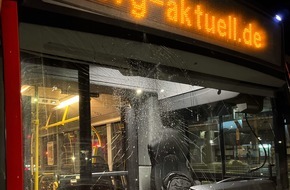 Kreispolizeibehörde Märkischer Kreis: POL-MK: Eisplatte auf Bus geworfen