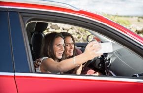 LeasePlan Deutschland GmbH: Internationale Befragung unter Autofahrern bestätigt: Fahrer sind häufig abgelenkt - viele sind auch während der Fahrt in sozialen Netzwerken aktiv