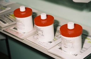 ABDA Bundesvgg. Dt. Apothekerverbände: Apotheken stellten 2012 mehr als 13 Mio. Rezepturarzneimittel her (BILD)
