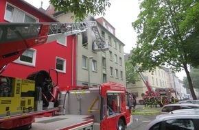 Feuerwehr Essen: FW-E: Wohnungsbrand in Essen-Altendorf, drei Menschen verletzt