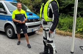 Polizei Paderborn: POL-PB: #LEBEN - Schwerpunkteinsatz zu den Themen Geschwindigkeit und Pr&auml;vention - Zwei Motorradfahrer waren deutlich zu schnell