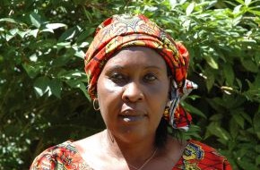 Caritas international: Caritas-Partnerin mit Weltkinderpreis ausgezeichnet - Anna Mollel engagiert sich seit 20 Jahren für behinderte Massai-Kinder (BILD)