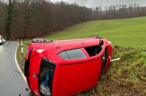 Polizeiinspektion Hildesheim: POL-HI: Verkehrsunfall fordert zwei leichtverletzte Personen